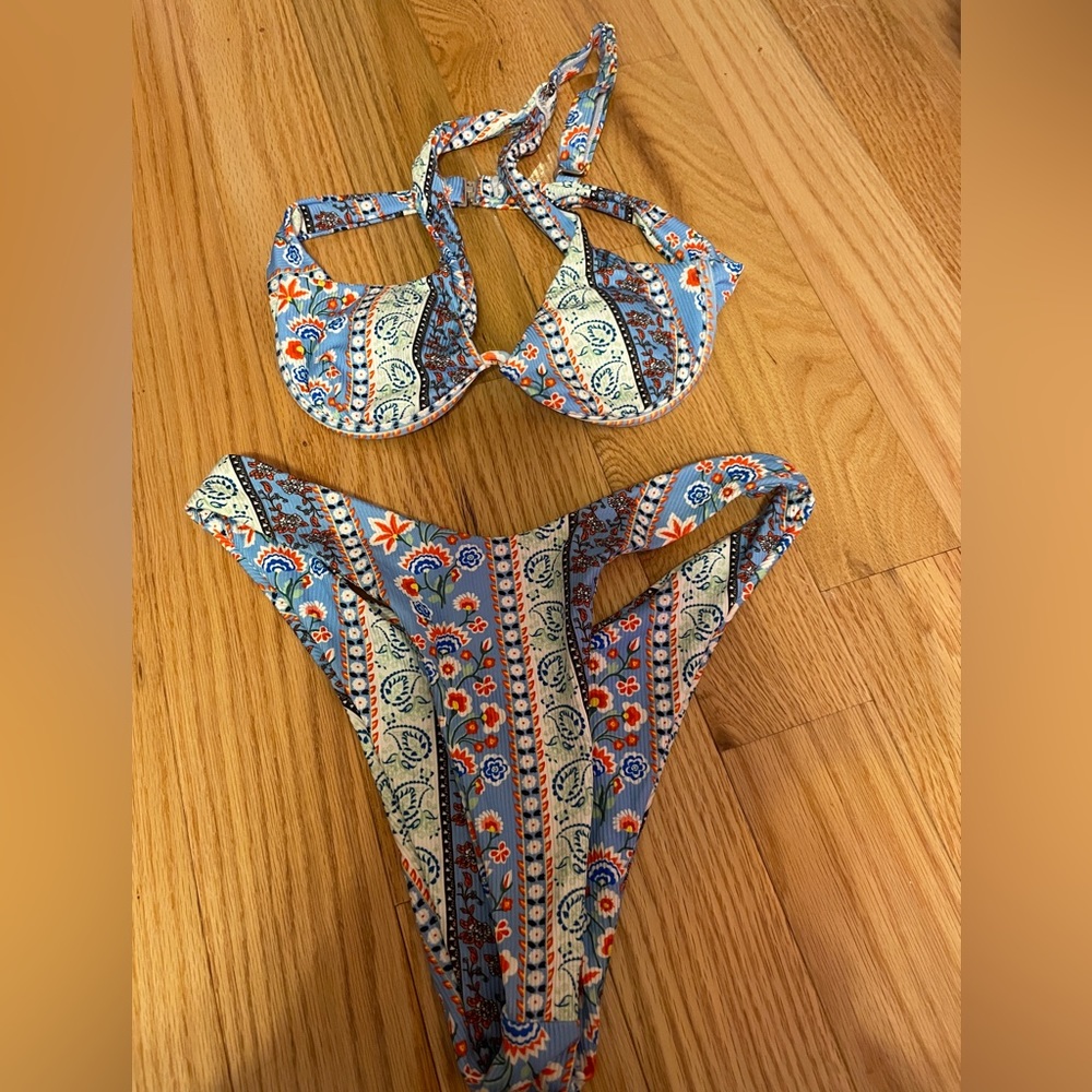 Beautiful design Shein bathing suits set size small